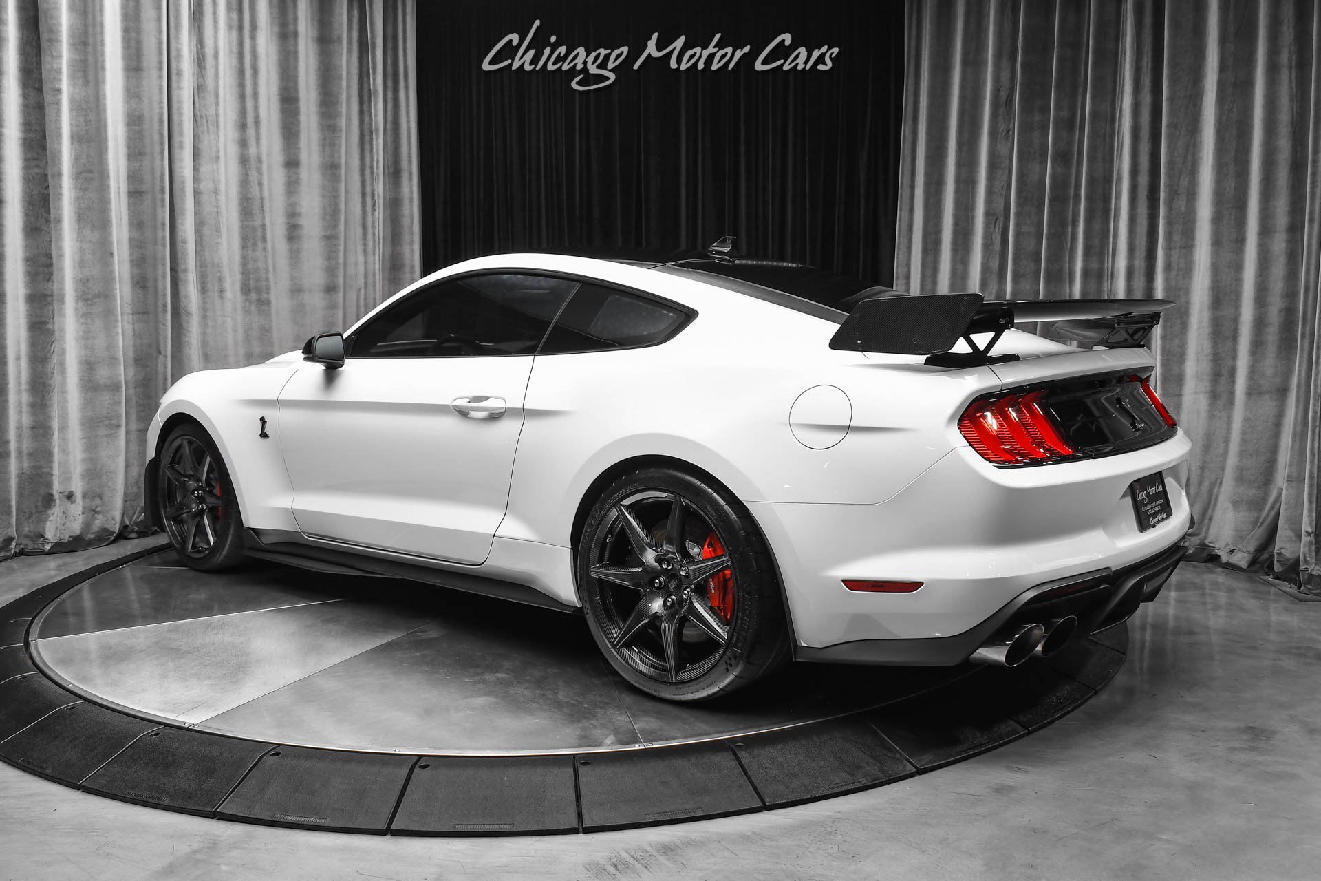 Used 2022 Ford Mustang Shelby GT500 w/ Carbon Fiber Track Pack RWD image 3