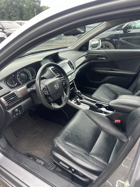 Used 2017 Honda Accord Touring image 6