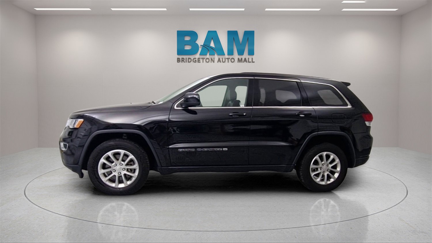 Used 2022 Jeep Grand Cherokee Laredo X image 4