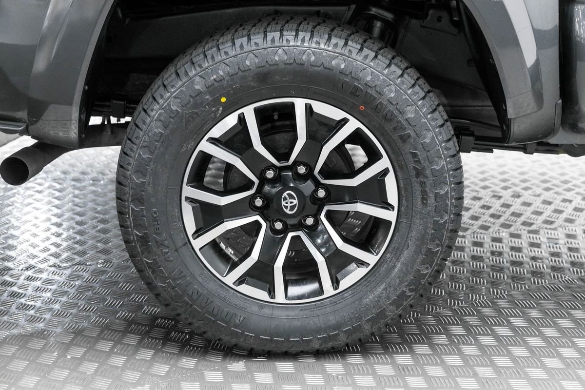 Used 2021 Toyota Tacoma TRD Sport w/ Technology Package image 40