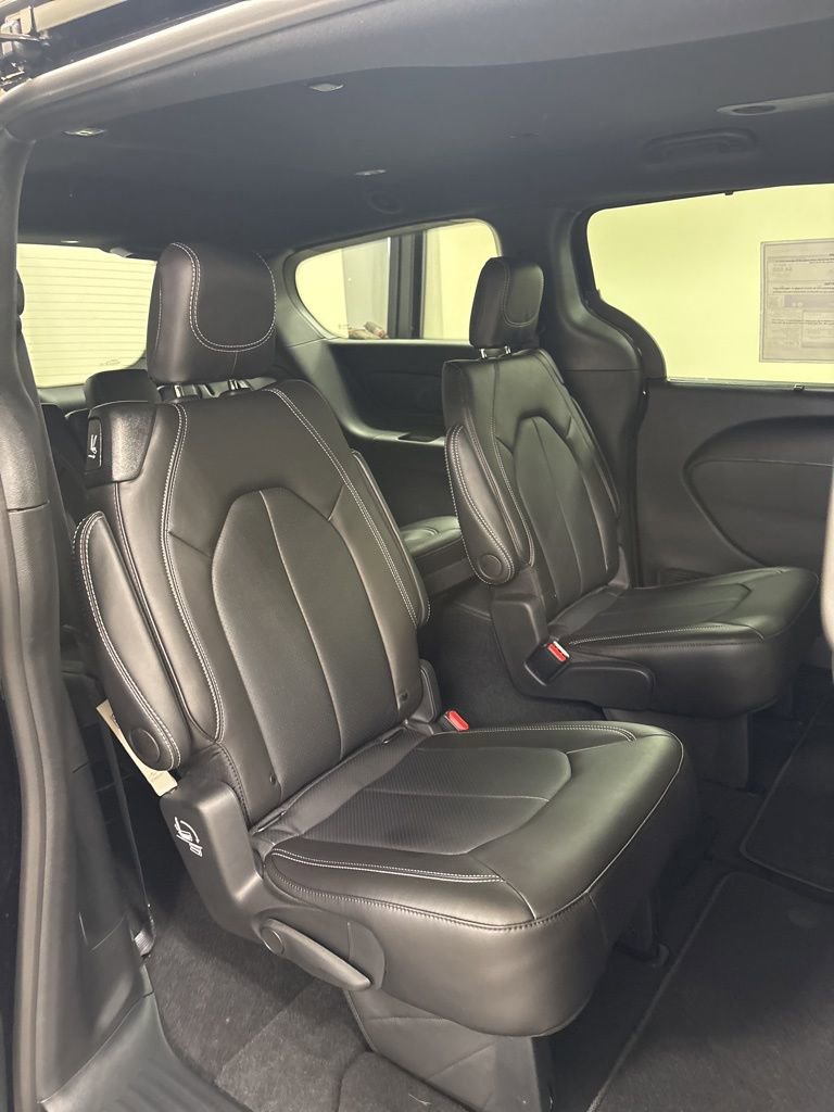New 2026 Chrysler Pacifica Select w/ S Appearance Package image 35