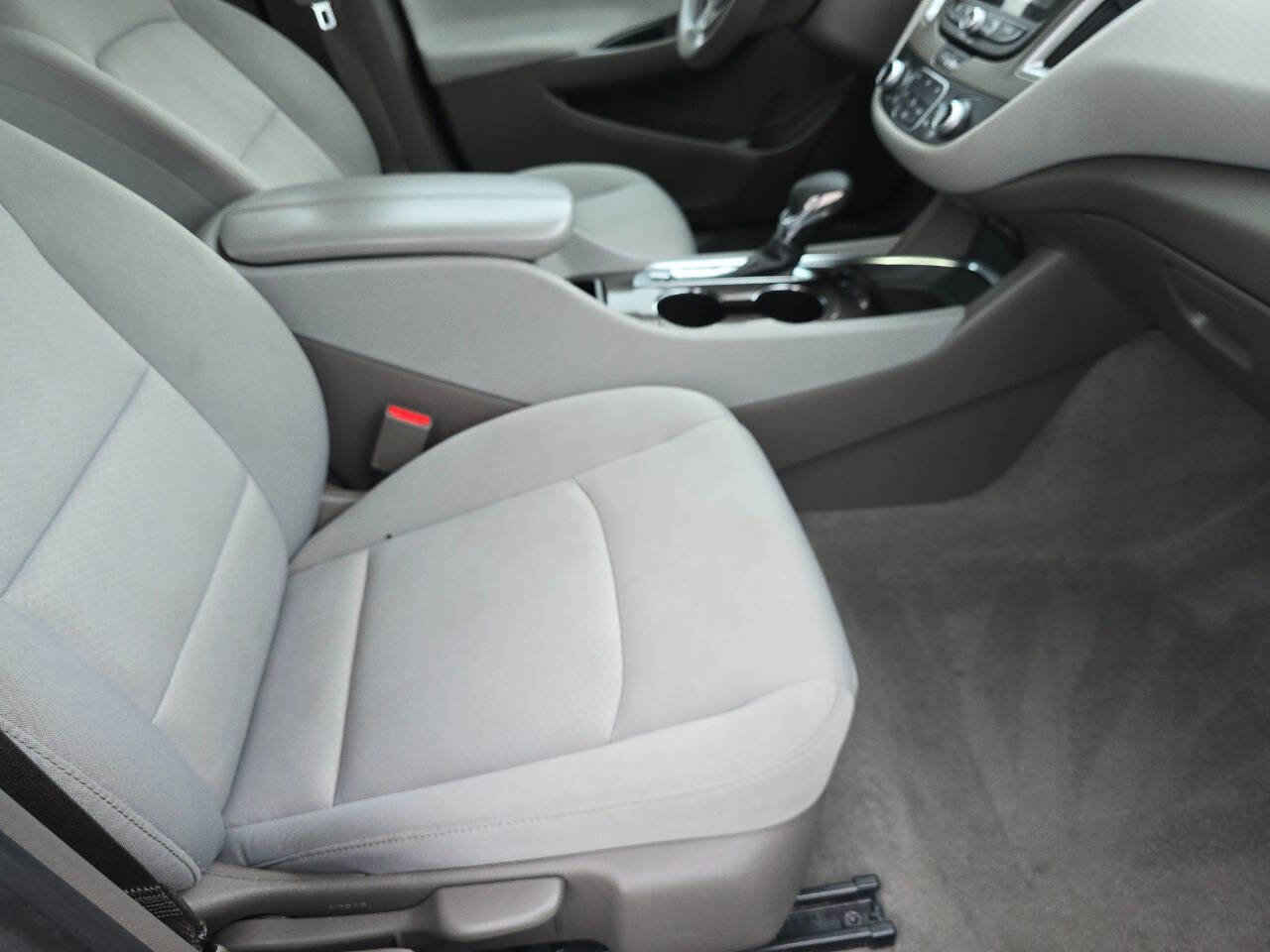 Used 2022 Chevrolet Malibu LT image 24