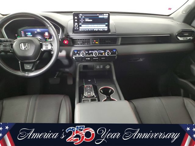Used 2025 Honda Pilot Black Edition image 17