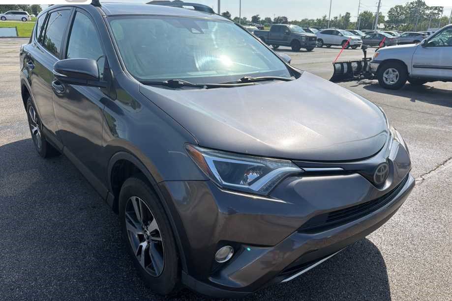 Used 2018 Toyota RAV4 XLE FWD image 3