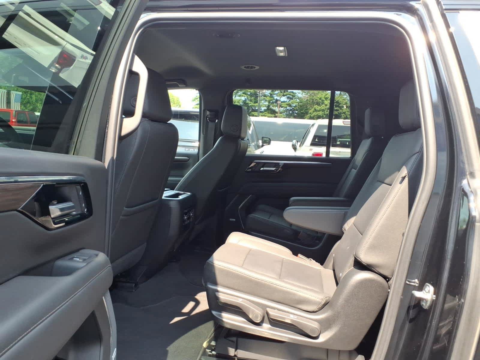 Used 2026 Chevrolet Suburban LT w/ Comfort Package AWD/4WD image 17