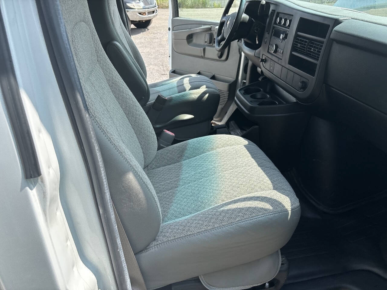 Used 2014 Chevrolet Express 3500 Extended RWD image 21
