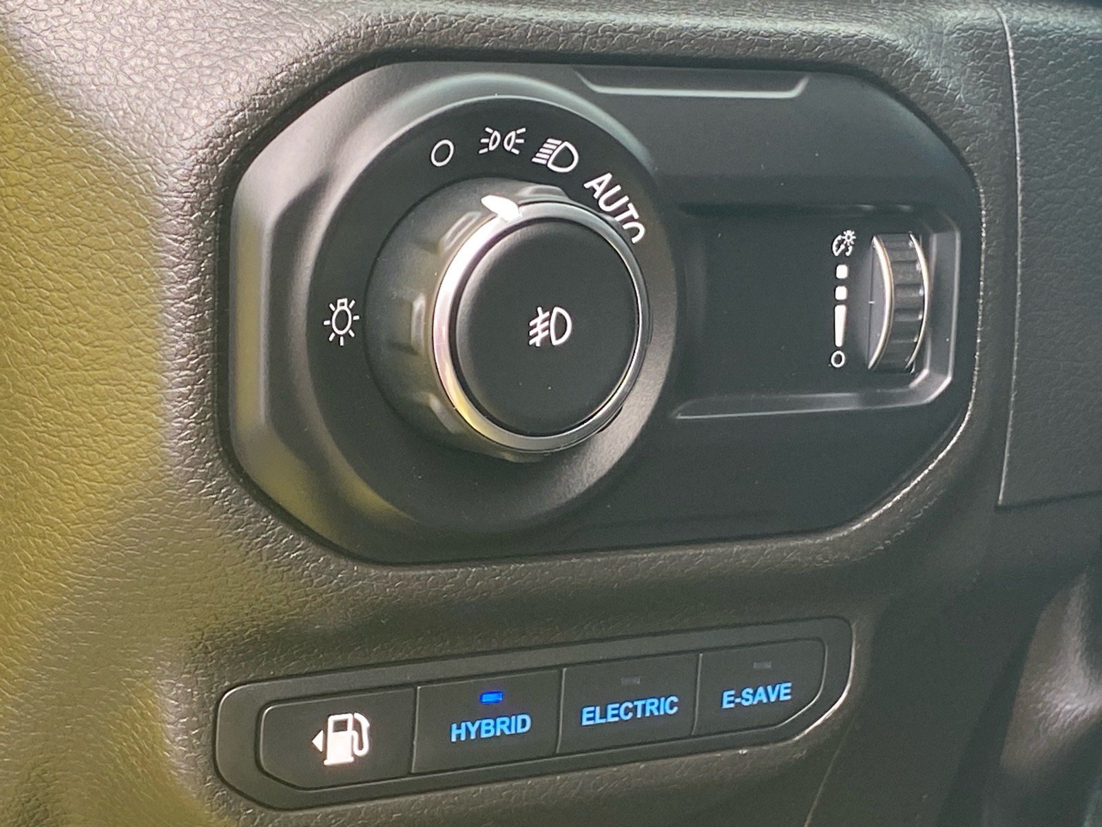 Used 2023 Jeep Wrangler Unlimited w/ Cold Weather Group AWD/4WD image 15
