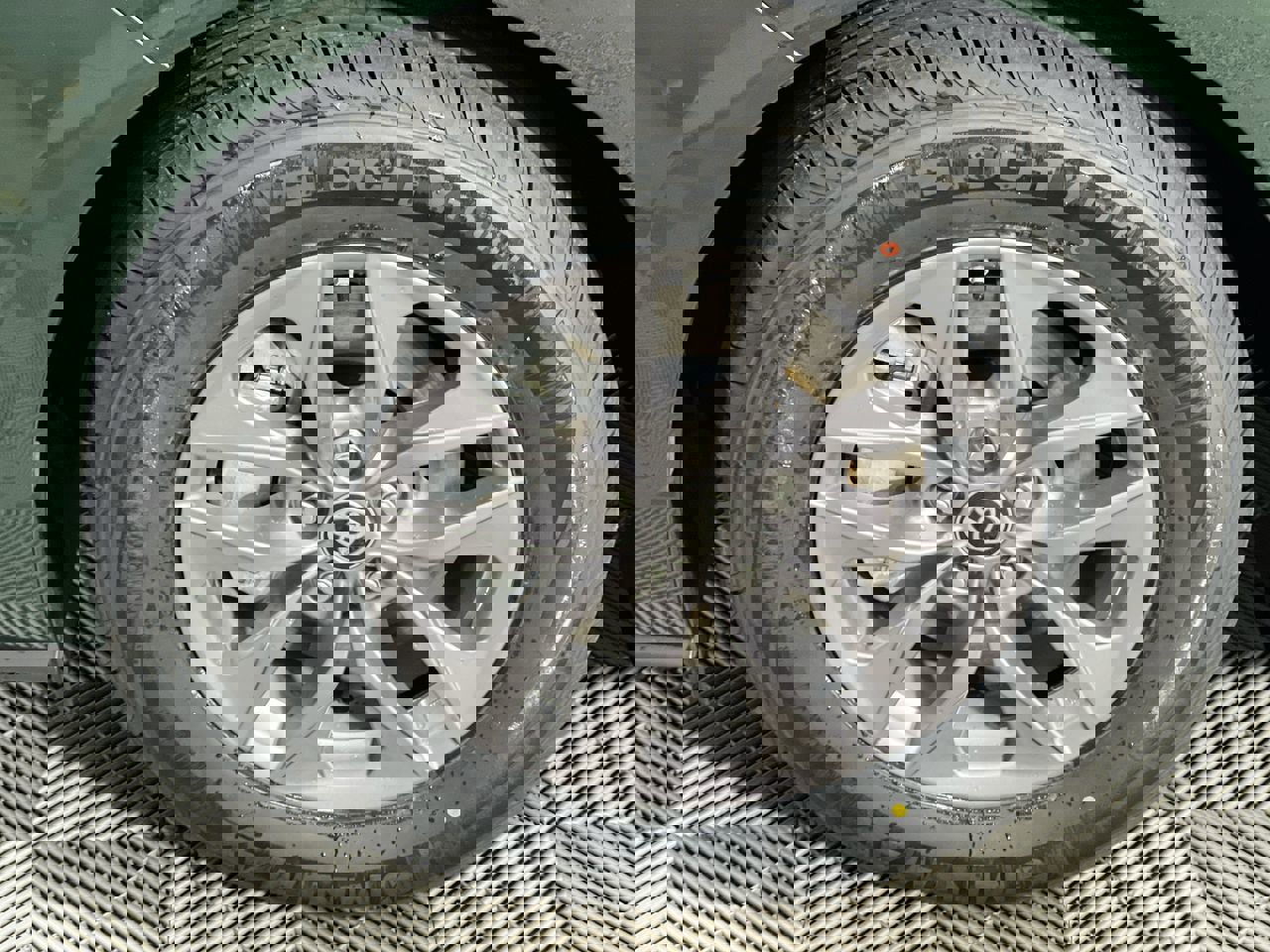 Used 2025 Toyota Sienna XLE image 11