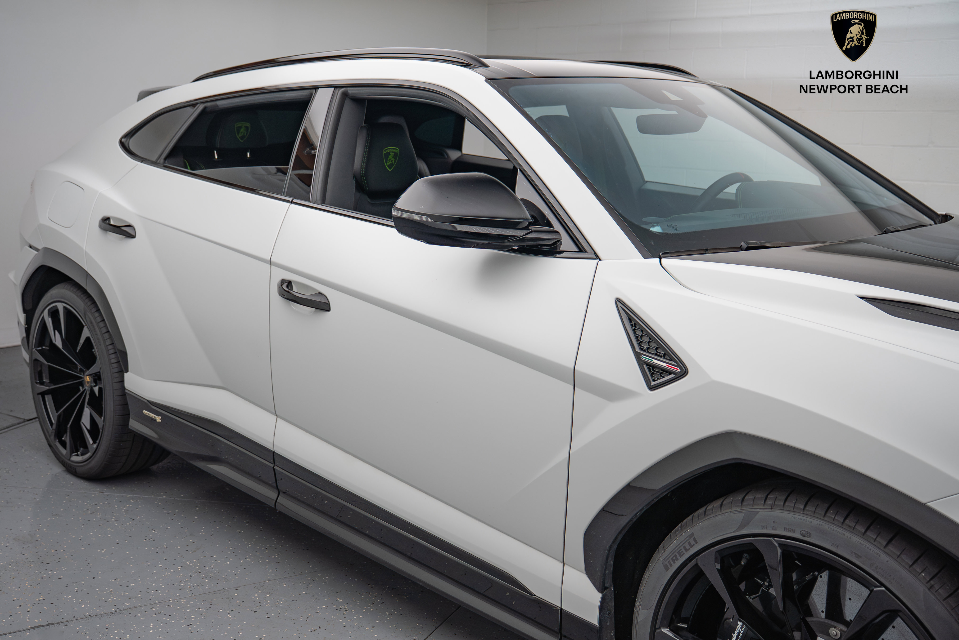 Used 2024 Lamborghini Urus S image 3