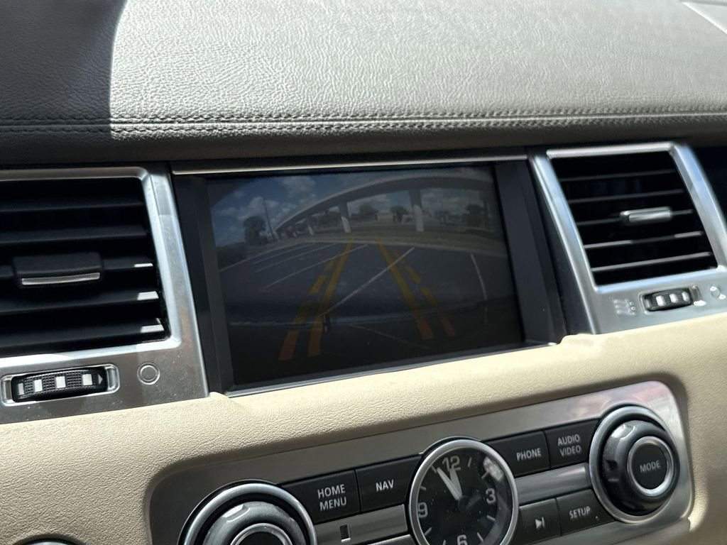 Used 2013 Land Rover Range Rover Sport HSE image 25