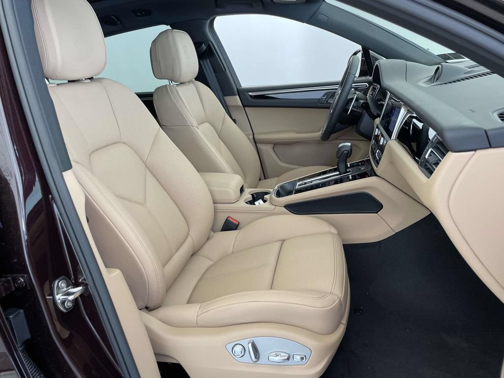 New 2026 Porsche Macan AWD/4WD image 23
