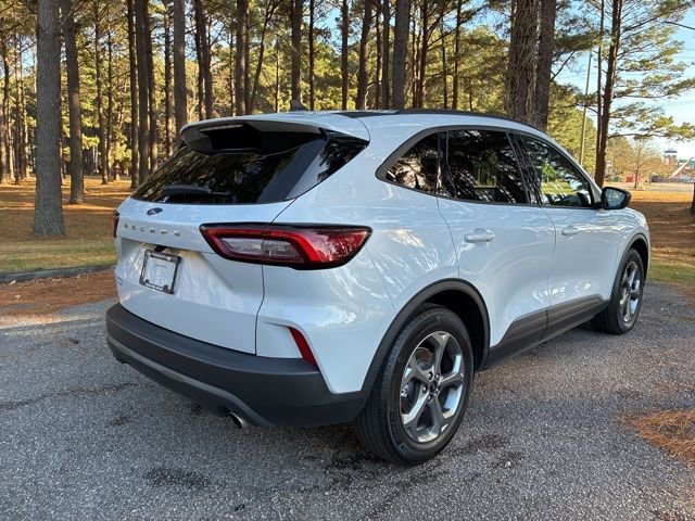 Used 2025 Ford Escape ST-Line image 3