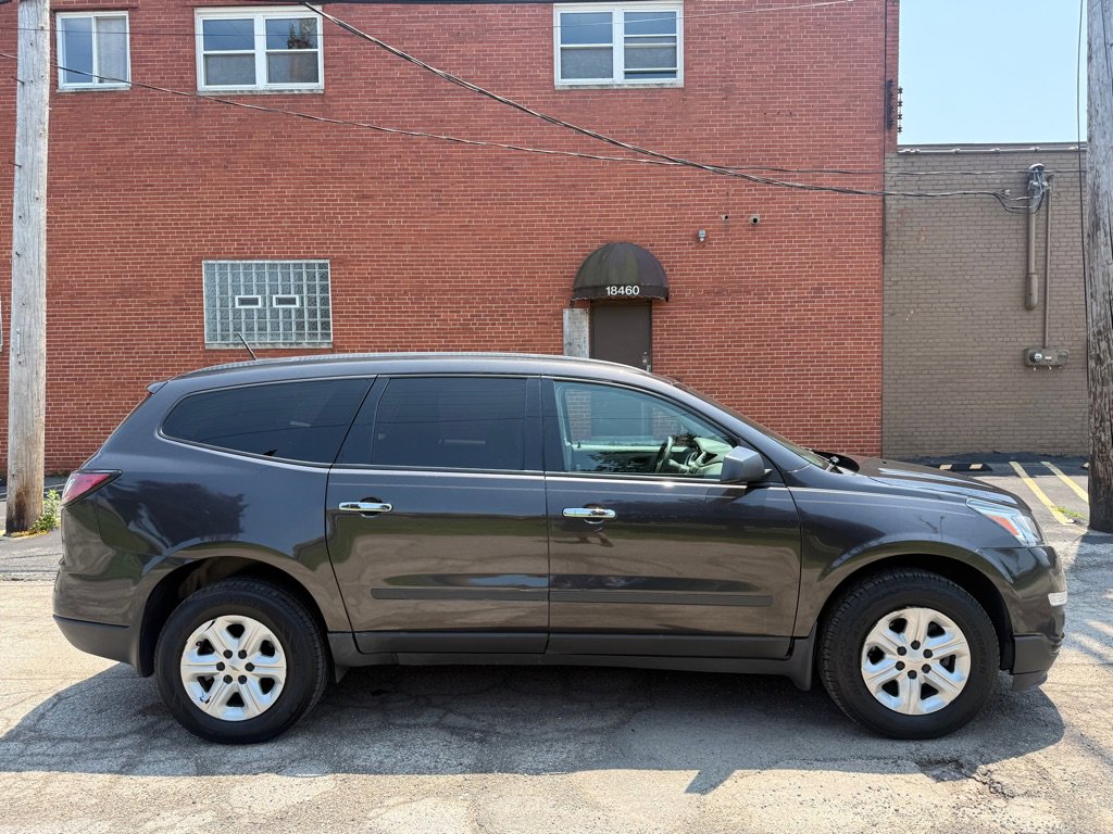 Used 2016 Chevrolet Traverse LS FWD image 2