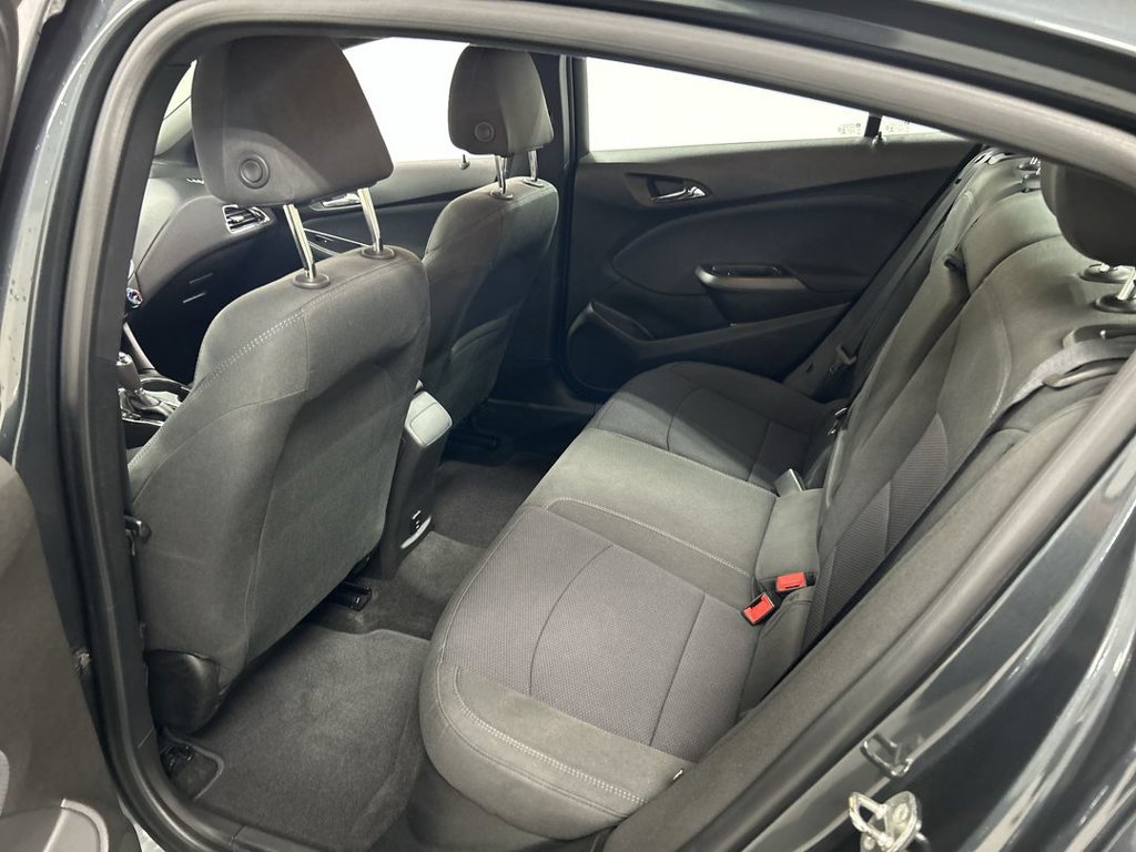 Used 2018 Chevrolet Cruze LT w/ Convenience Package FWD image 19