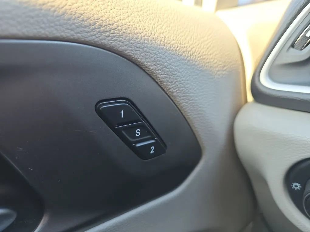 Used 2022 Chrysler Pacifica Touring-L FWD image 23