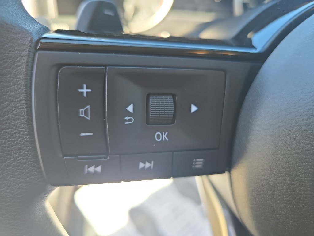 Used 2023 Nissan Rogue SV image 22