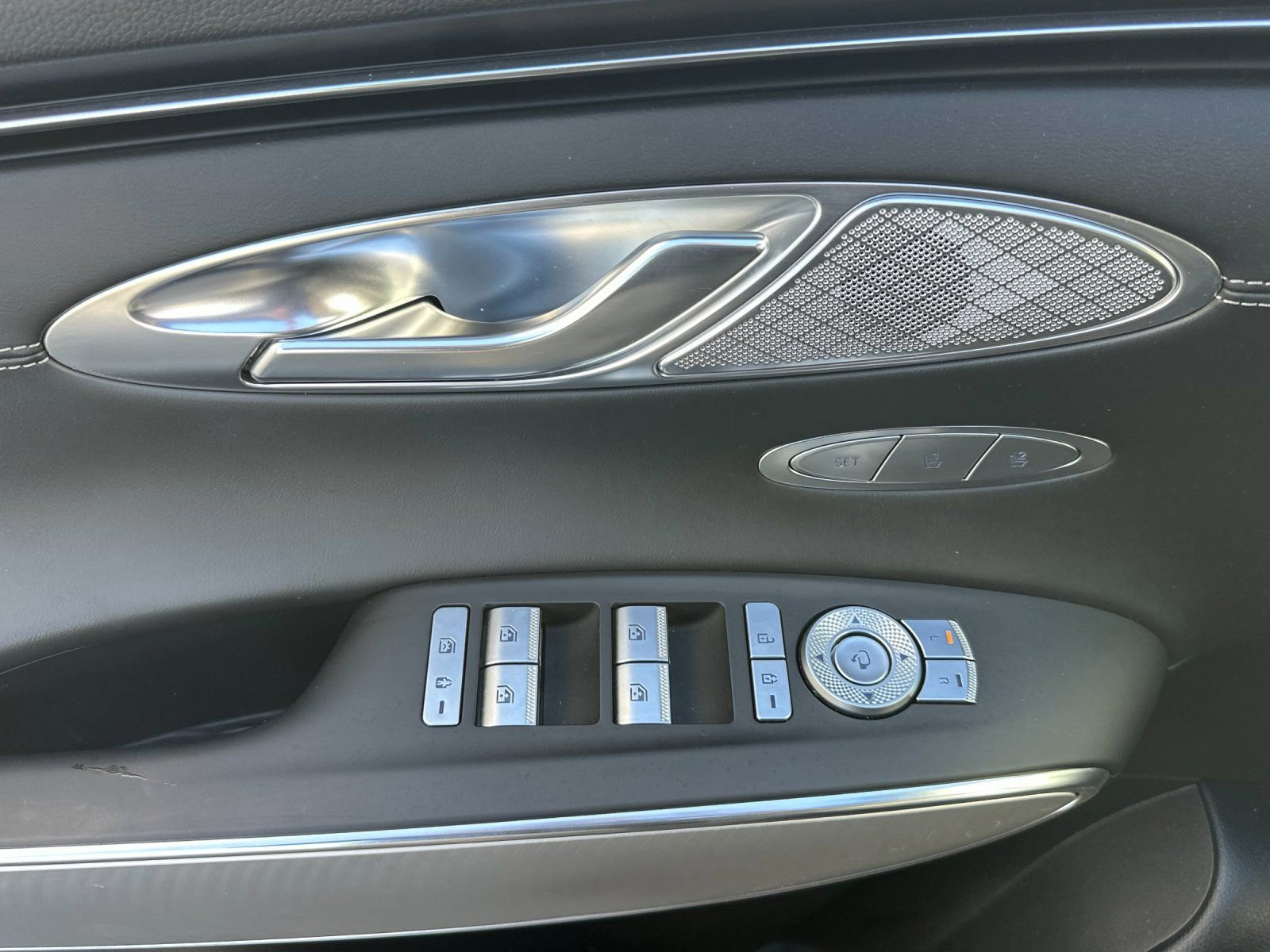 Used 2024 Genesis GV70 2.5T w/ Select Package image 11