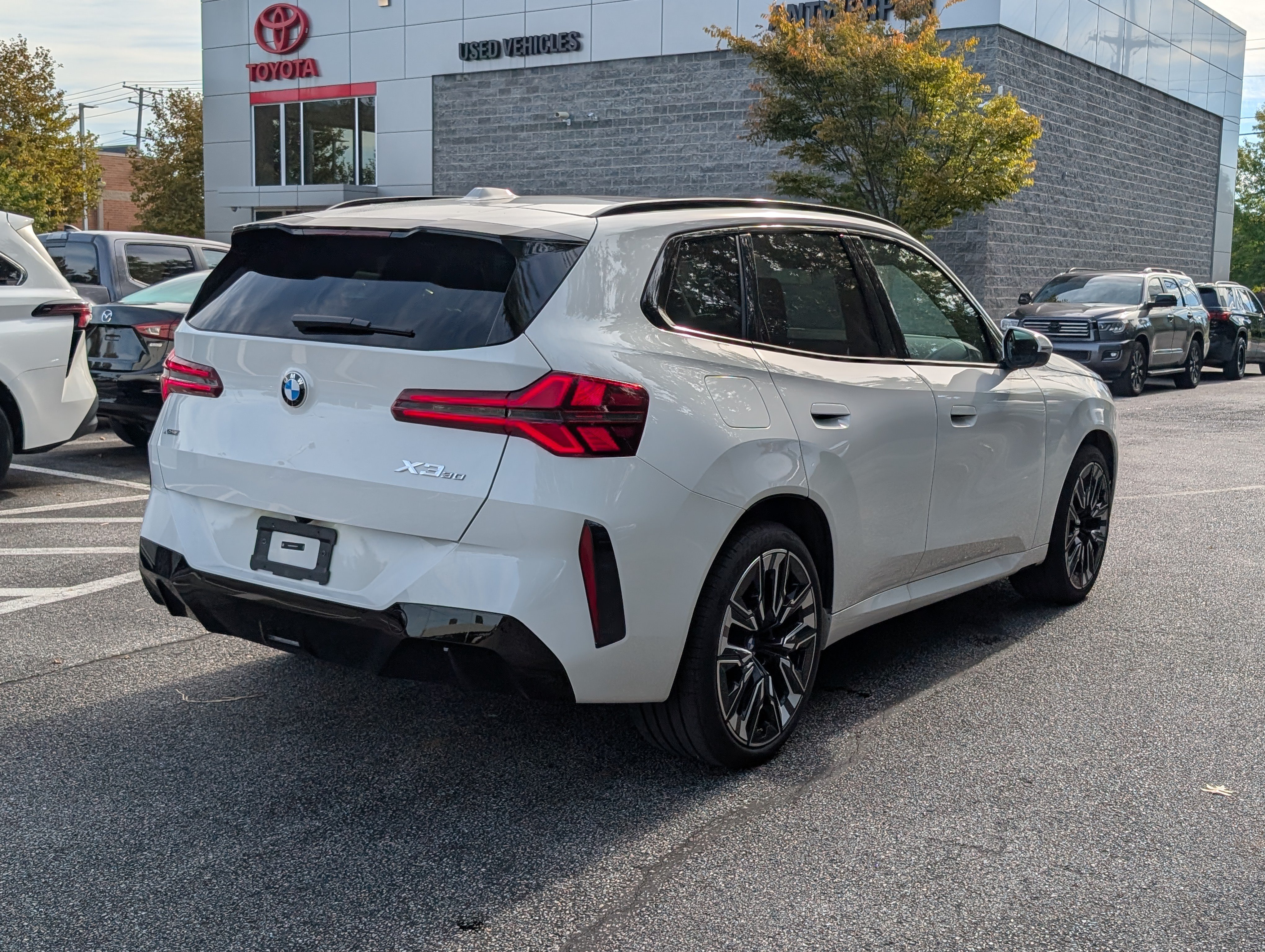 Used 2025 BMW X3 xDrive30i w/ Premium Package AWD/4WD image 3