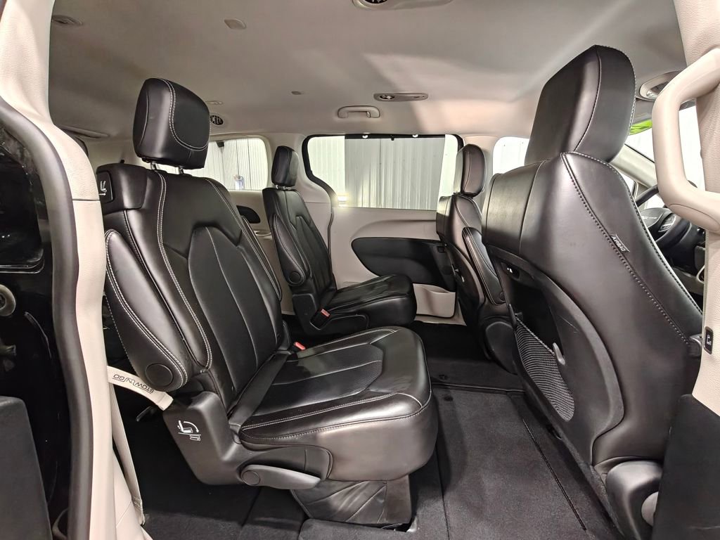 Used 2024 Chrysler Pacifica Touring-L image 22