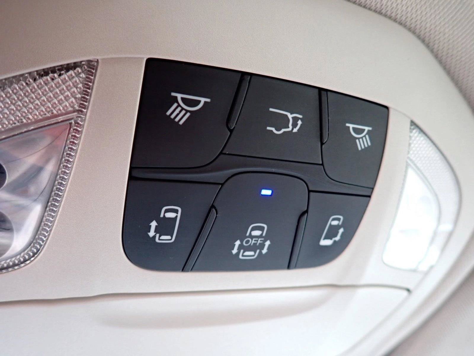 Used 2020 Chrysler Pacifica Limited FWD image 27