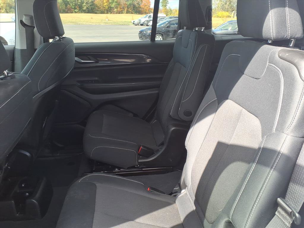 Used 2023 Jeep Grand Cherokee L Laredo w/ Luxury Tech Group I image 9