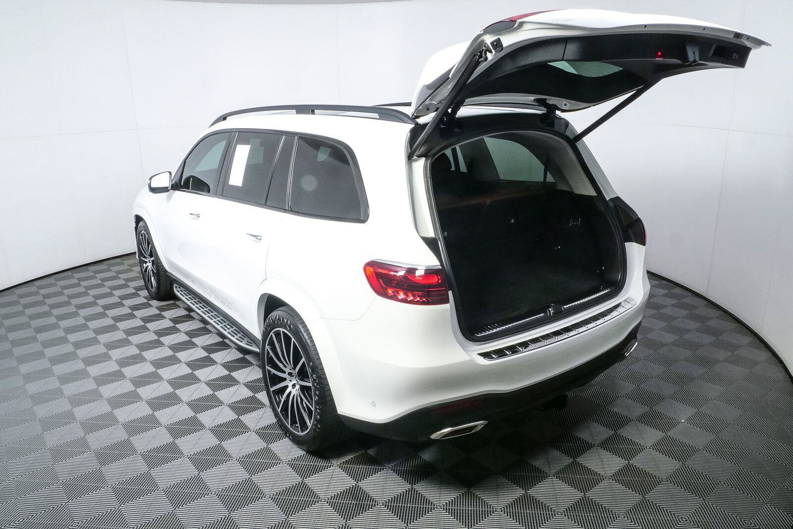 Used 2024 Mercedes-Benz GLS 580 4MATIC image 31