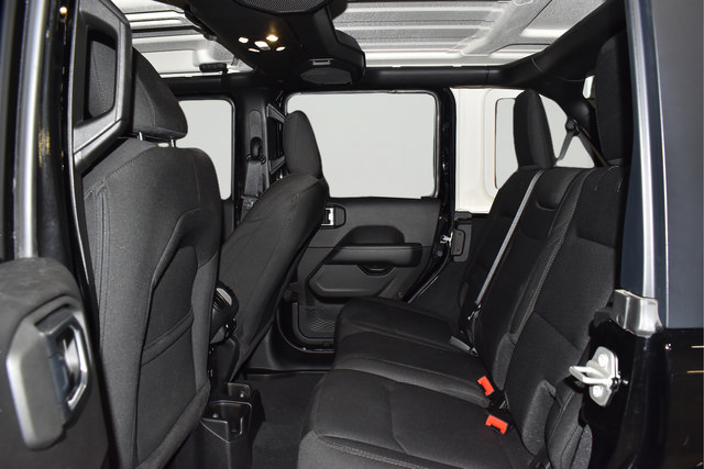 Used 2023 Jeep Wrangler Unlimited Sahara AWD/4WD image 21