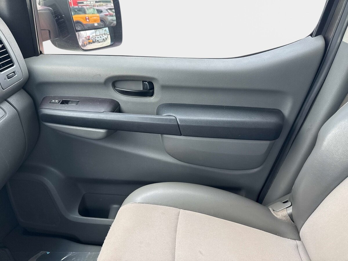 Used 2015 Nissan NV 3500 SV w/ Technology Package RWD image 21
