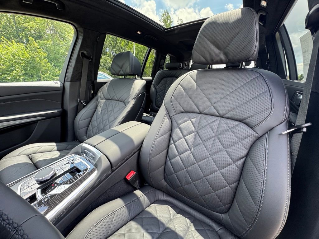 Used 2026 BMW X7 xDrive40i w/ M Sport Package image 19