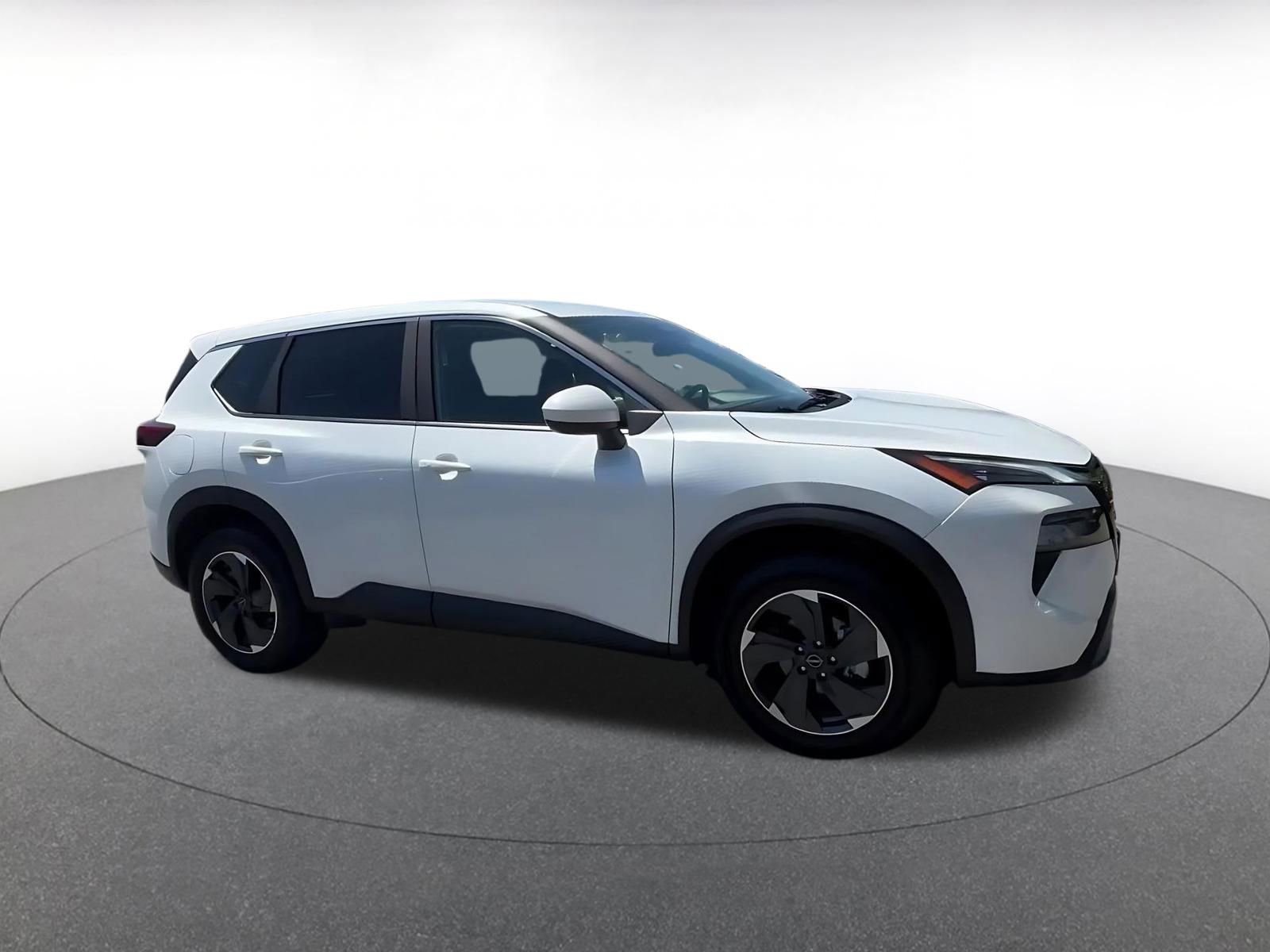 Used 2025 Nissan Rogue SV AWD/4WD image 2