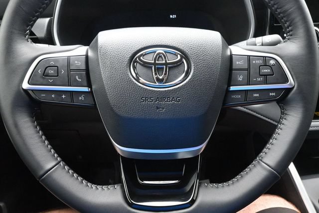 Used 2025 Toyota Highlander XSE AWD/4WD image 38