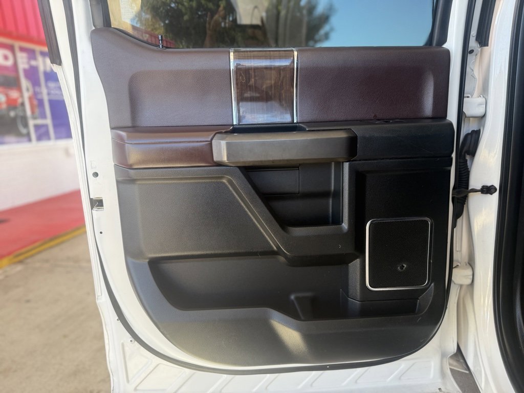 Used 2015 Ford F150 Platinum w/ Equipment Group 701A Luxury image 16