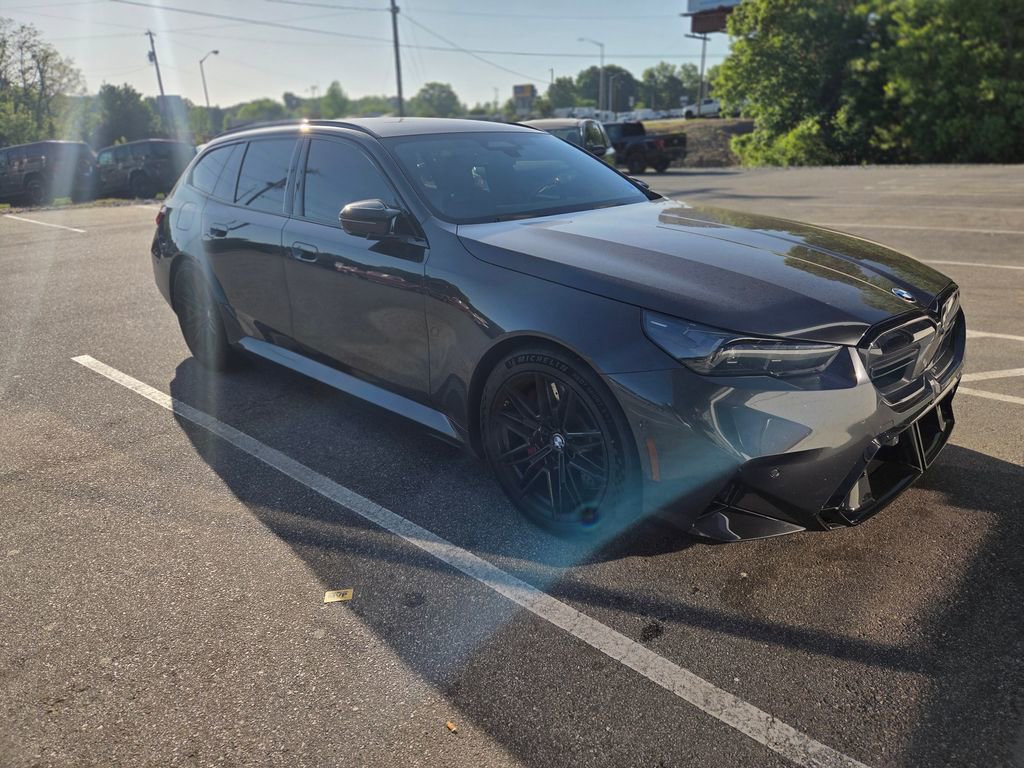 Used 2025 BMW M5 Touring AWD/4WD image 2