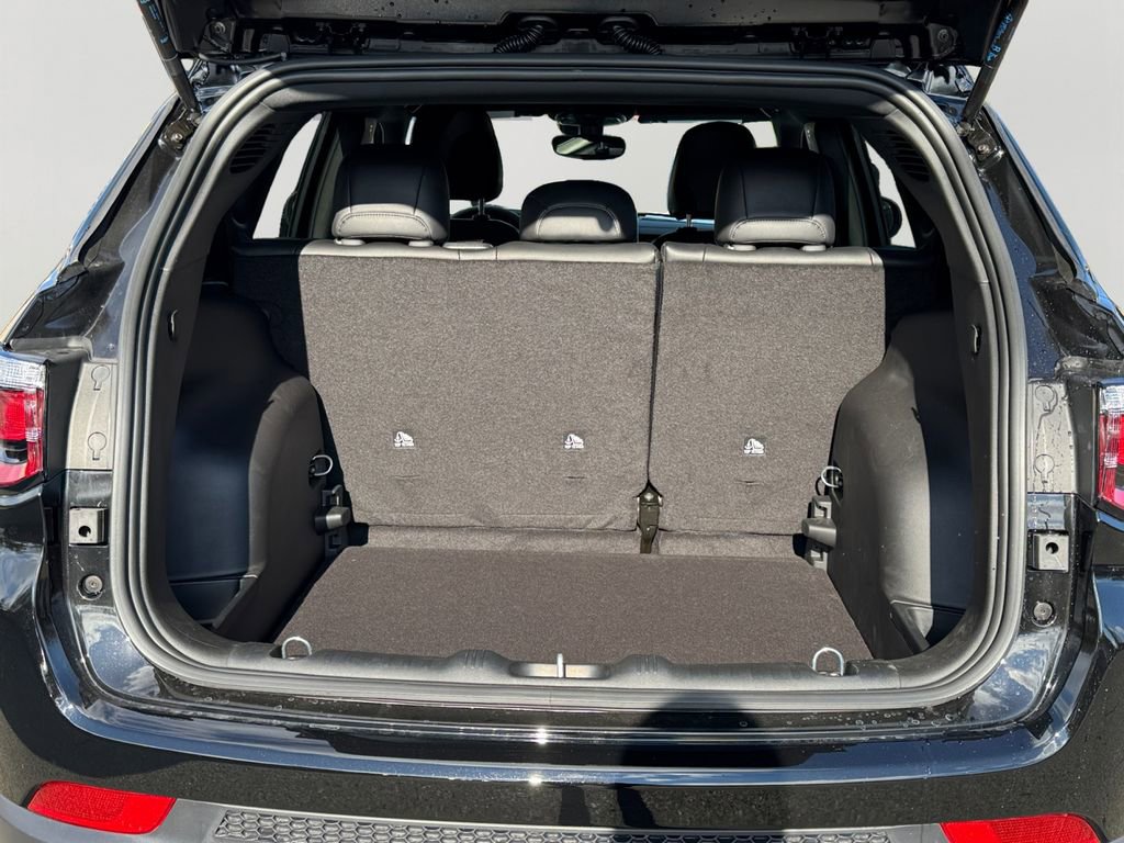 New 2026 Jeep Compass Latitude image 14
