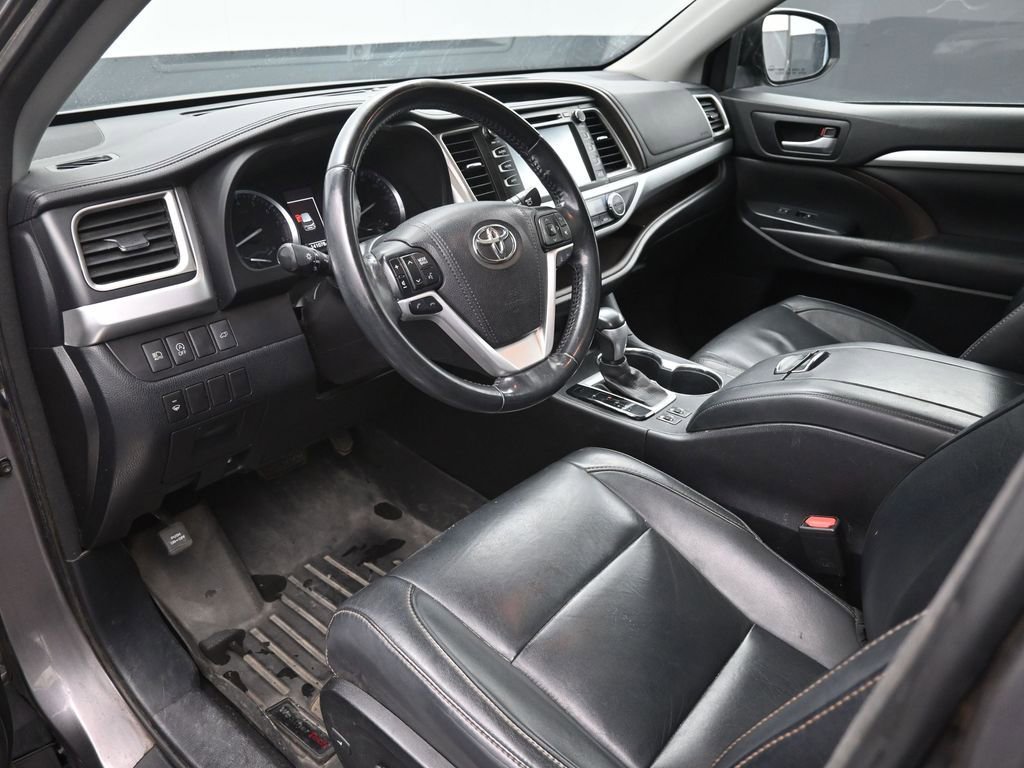 Used 2017 Toyota Highlander XLE image 16