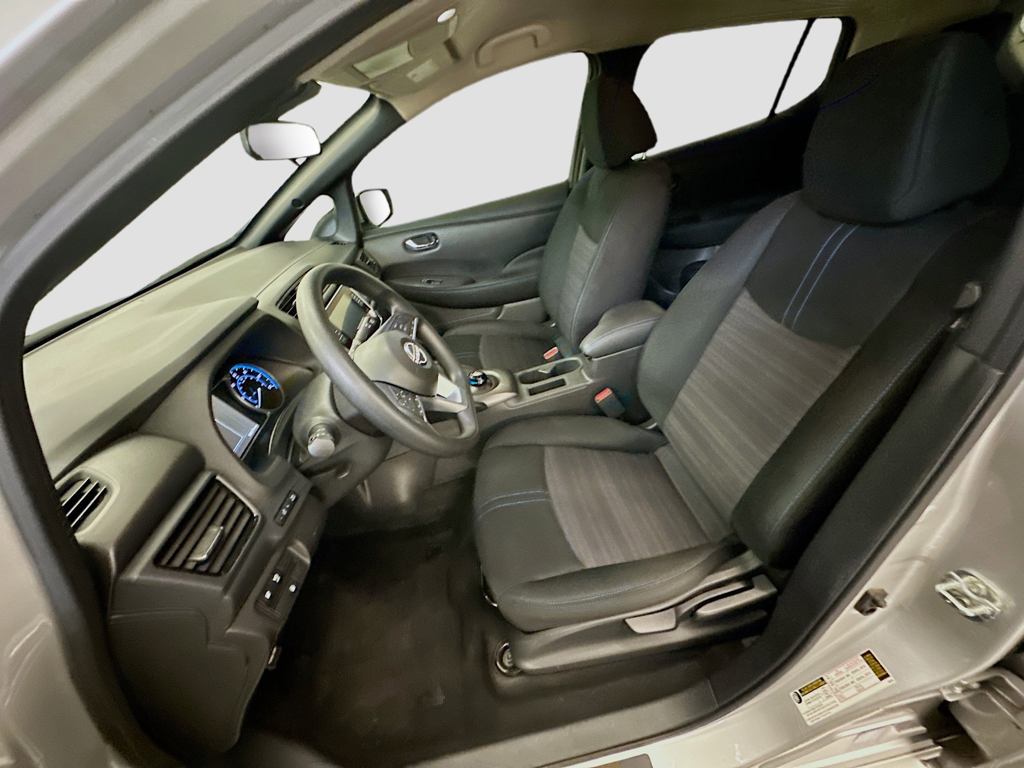 Used 2024 Nissan Leaf S image 13