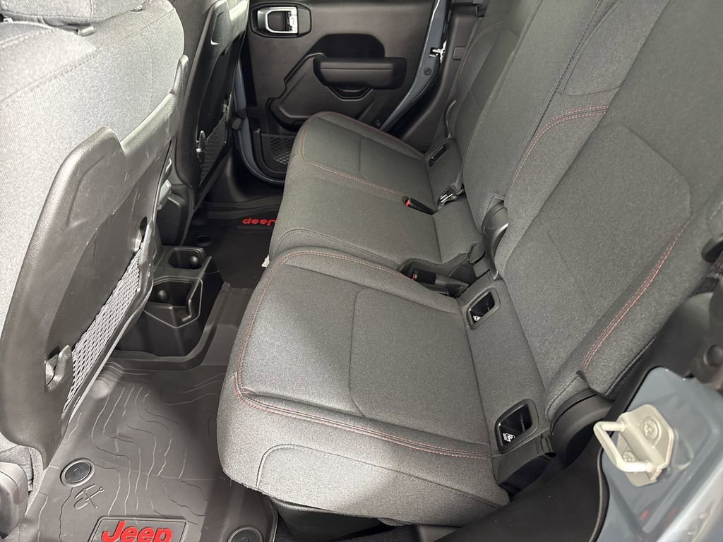 Used 2024 Jeep Gladiator Rubicon w/ Convenience Group image 18