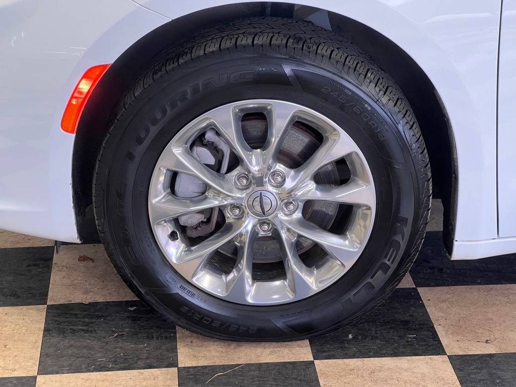 Used 2022 Chrysler Pacifica Touring-L image 48