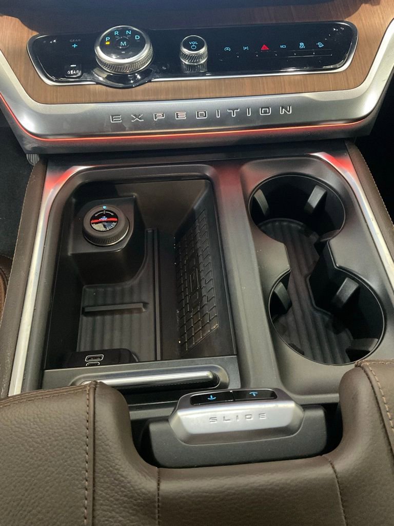 Used 2025 Ford Expedition King Ranch image 23