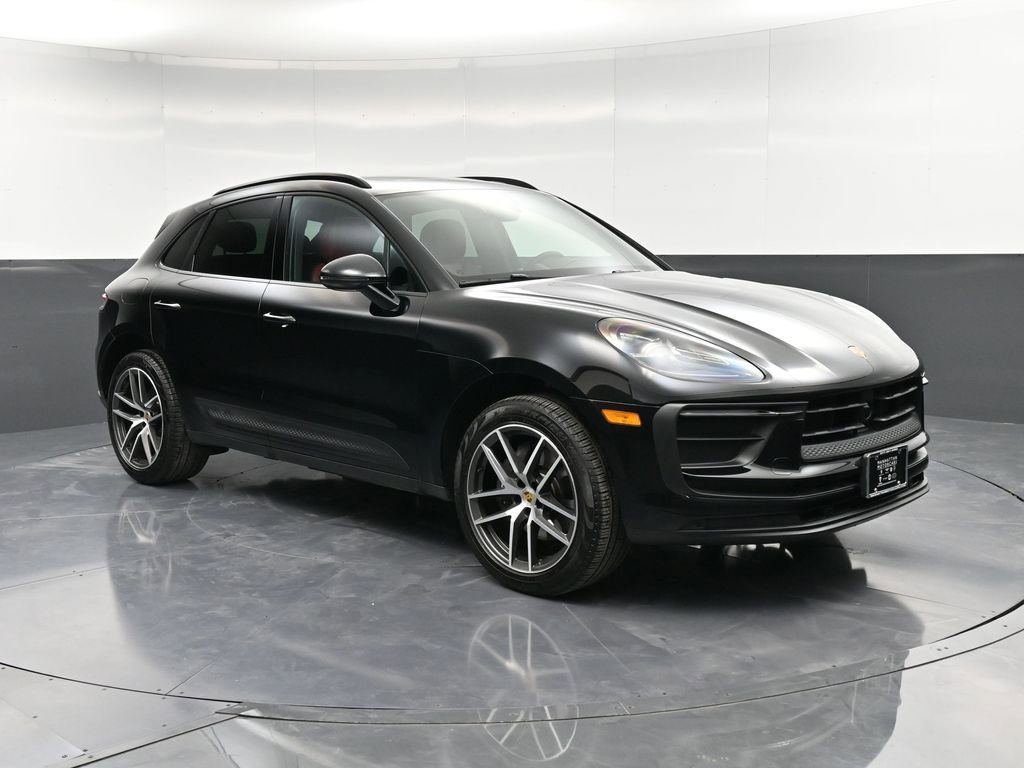 Certified 2025 Porsche Macan image 10