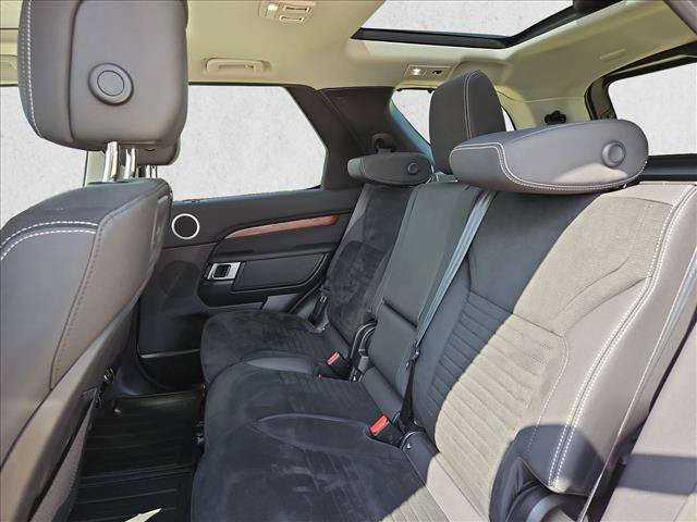 Used 2024 Land Rover Discovery S AWD/4WD image 21