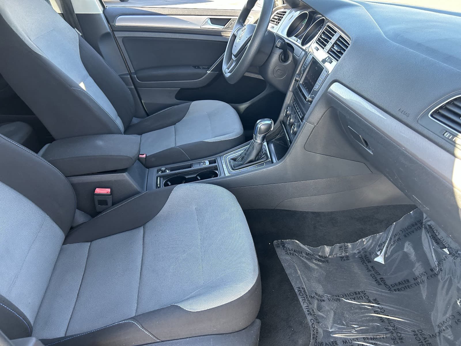 Used 2016 Volkswagen e-Golf SE w/ DC Fast Charging Package FWD image 14