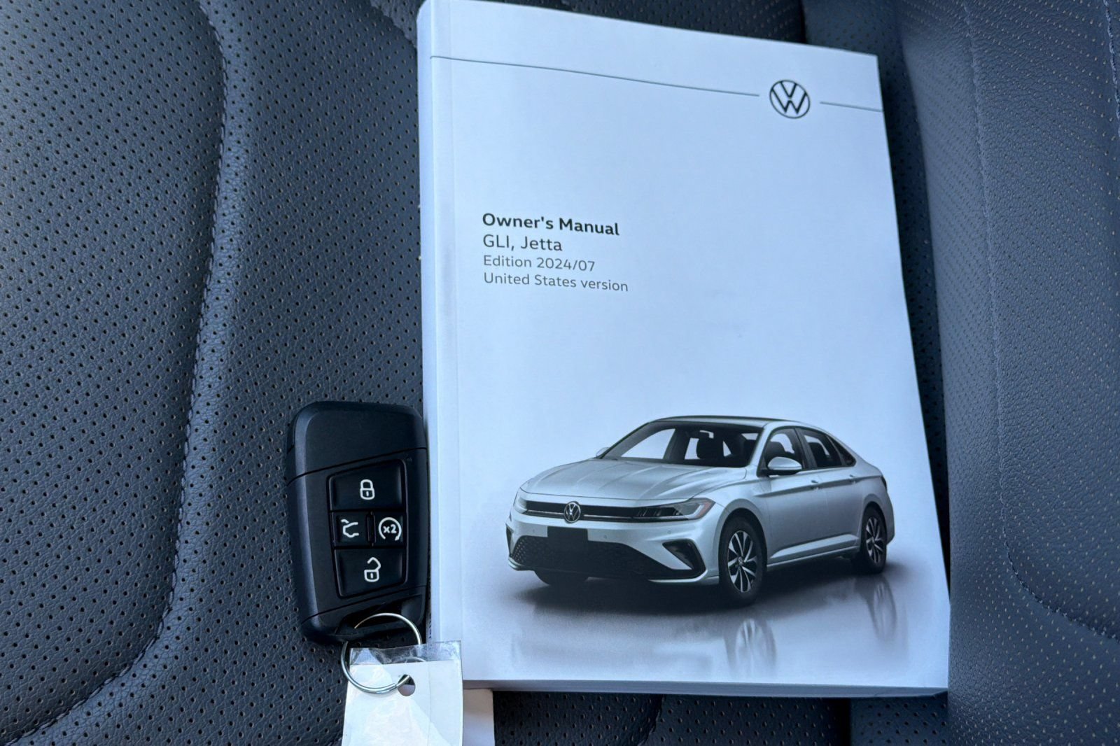 Used 2025 Volkswagen Jetta SEL FWD image 4