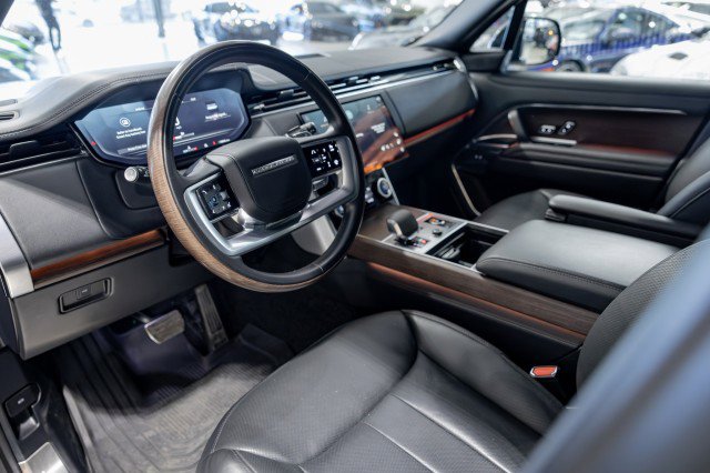 Used 2023 Land Rover Range Rover Long Wheelbase Autobiography image 28