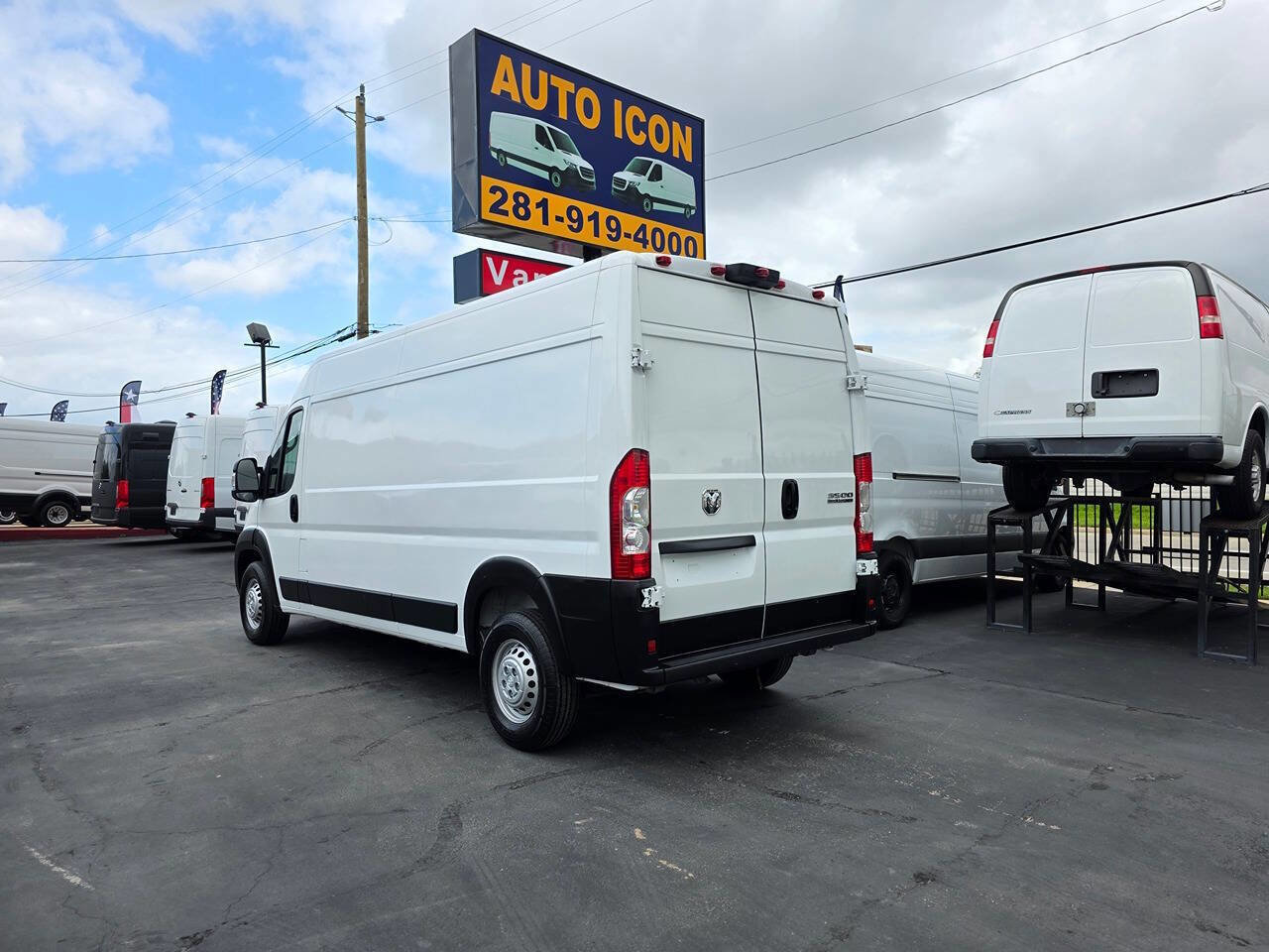 Used 2025 RAM ProMaster 3500 w/ Convenience Group FWD image 2