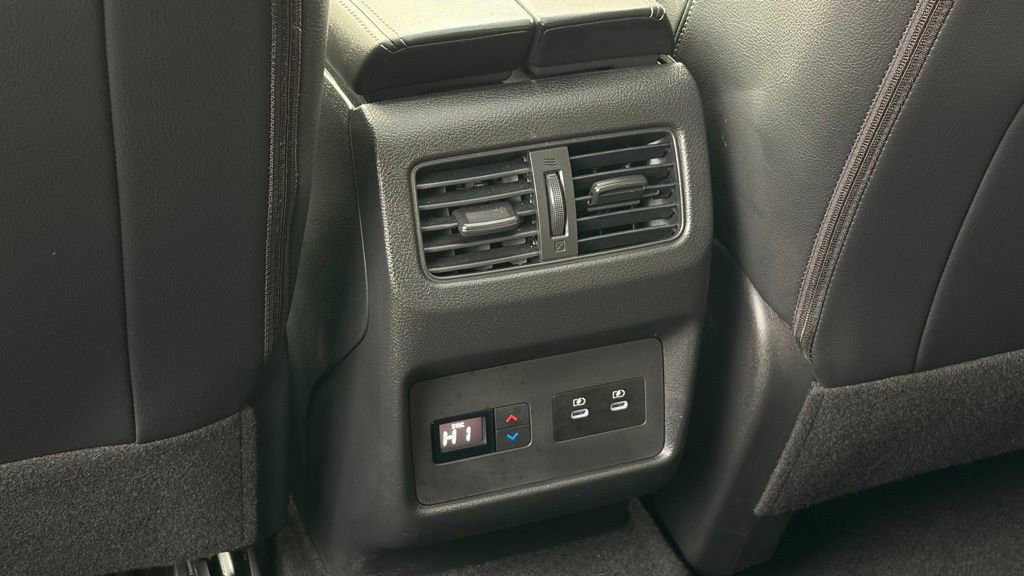Certified 2025 Nissan Rogue SL w/ Tech Package image 27