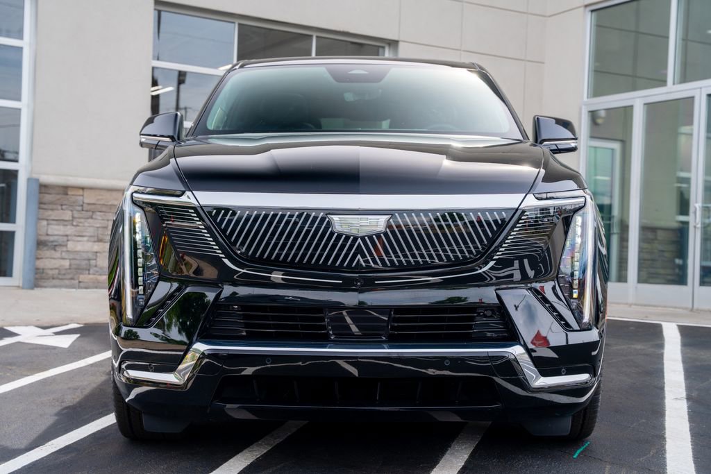 Used 2025 Cadillac Escalade IQ Luxury 2 w/ LPO, Premium Carpet Package AWD/4WD image 4