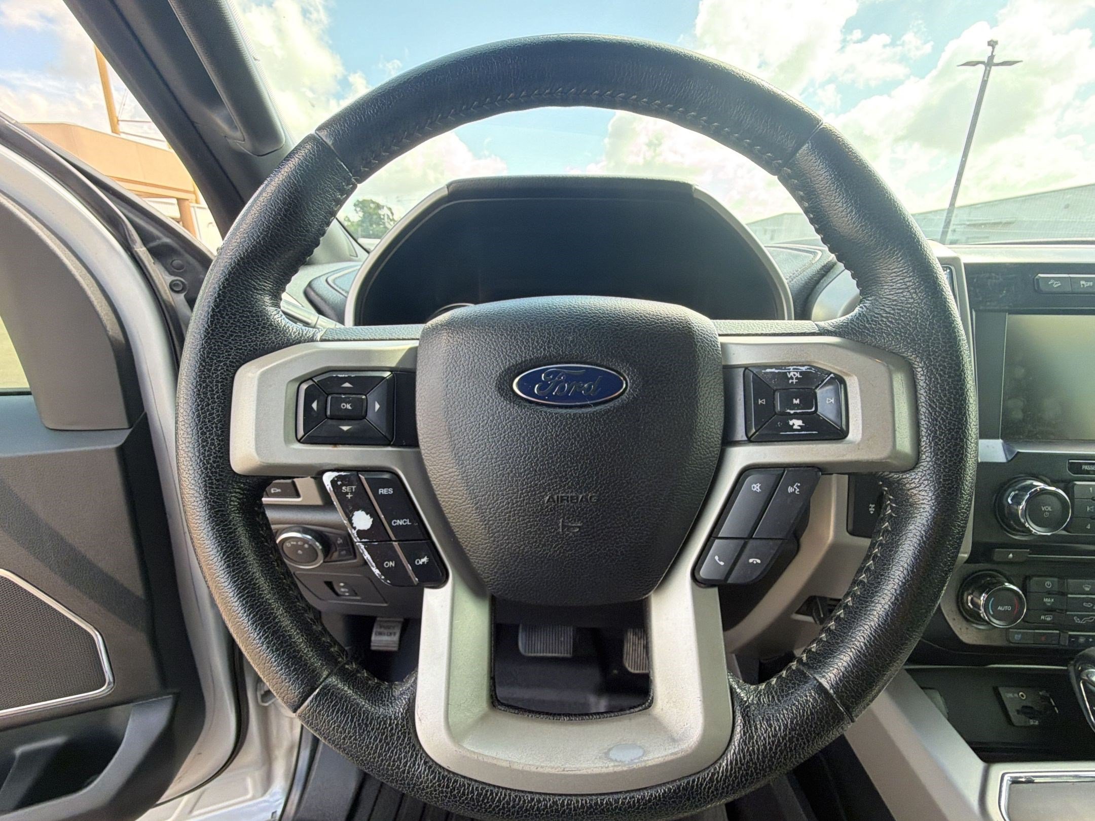 Used 2015 Ford F150 Lariat AWD/4WD image 11