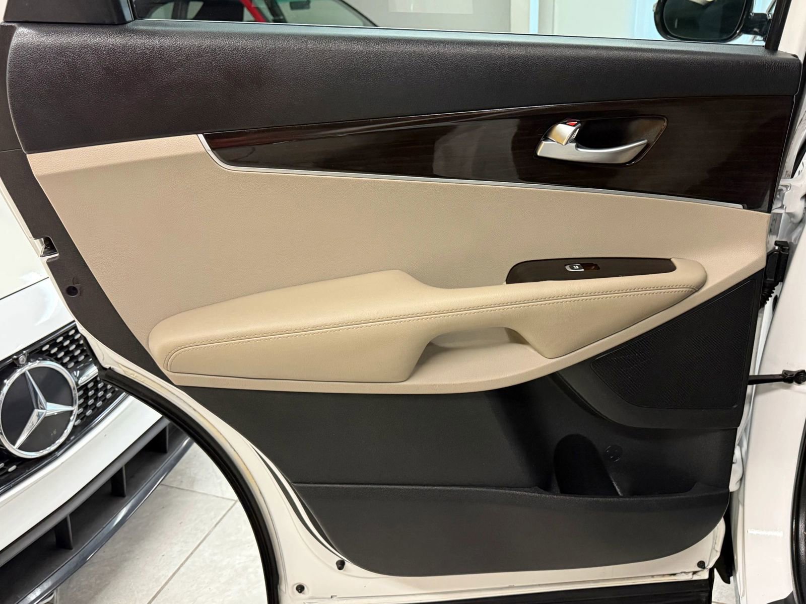 Used 2019 Kia Sorento LX w/ LX Convenience Package image 17