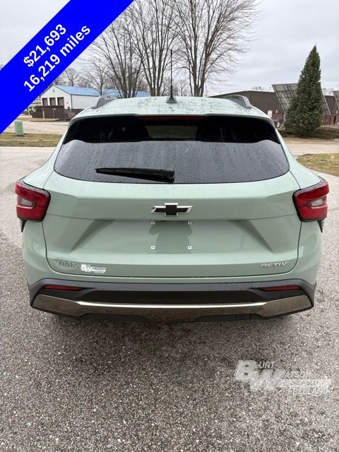 Used 2024 Chevrolet Trax ACTIV w/ Sunroof Package image 5